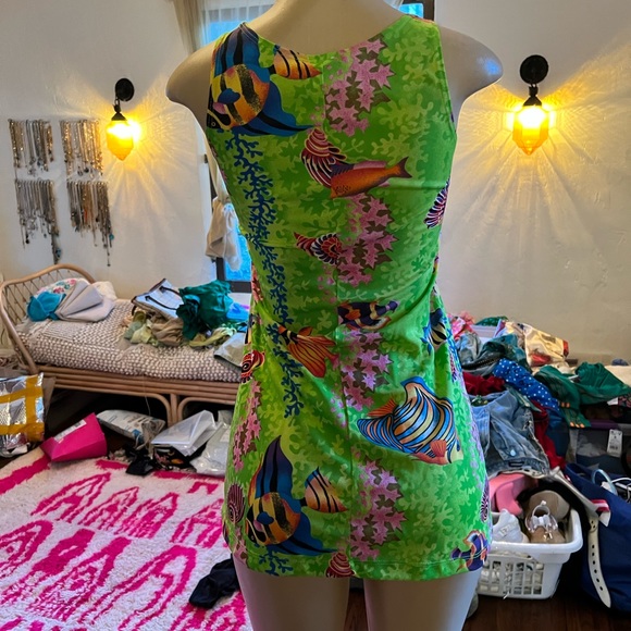 Sickk green vintage mini dress with an under water scene on it and patch - Picture 2 of 9